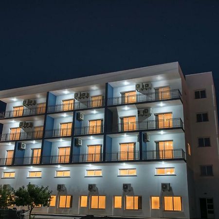 Deniz Airport Suites Nicosia Eksteriør billede