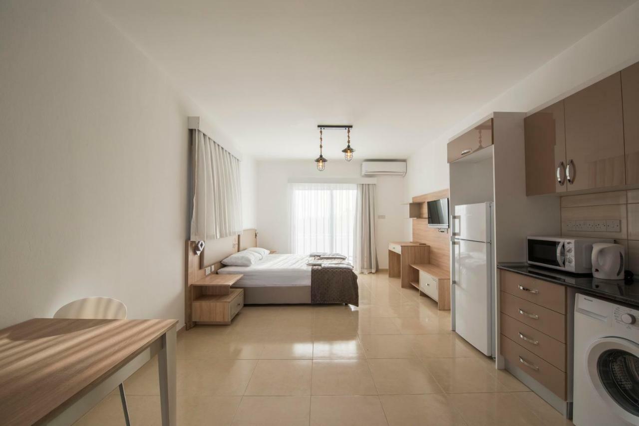 Deniz Airport Suites Nicosia Eksteriør billede