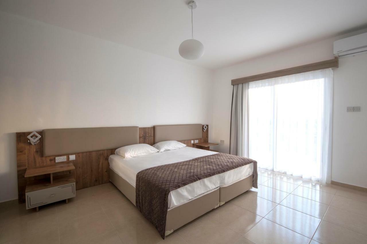 Deniz Airport Suites Nicosia Eksteriør billede