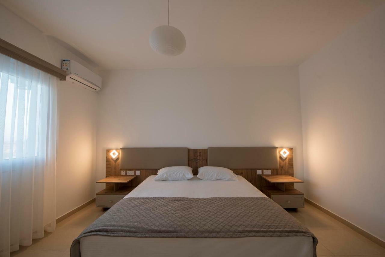 Deniz Airport Suites Nicosia Eksteriør billede