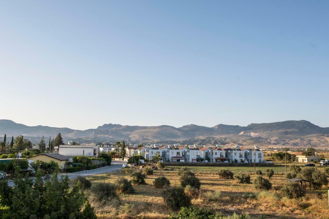 Deniz Airport Suites Nicosia Eksteriør billede