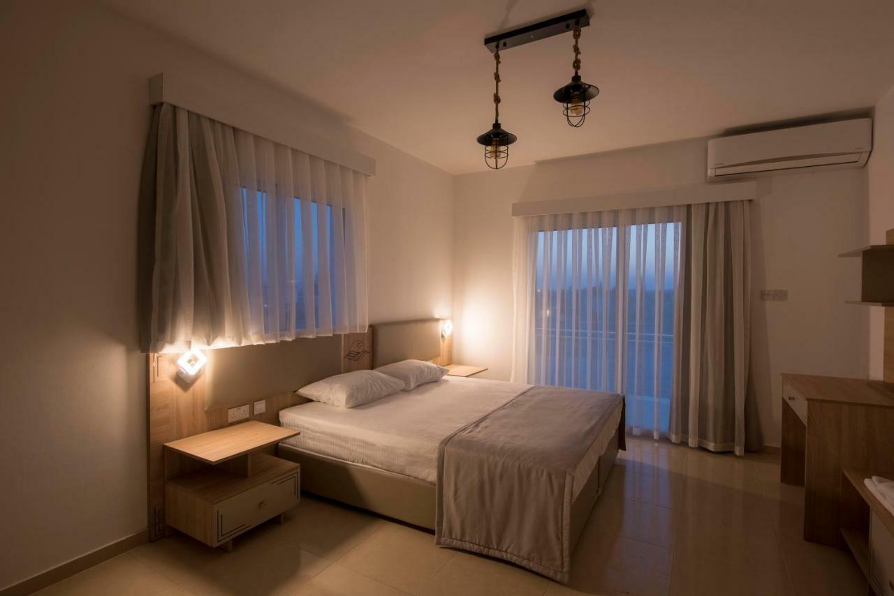 Deniz Airport Suites Nicosia Eksteriør billede