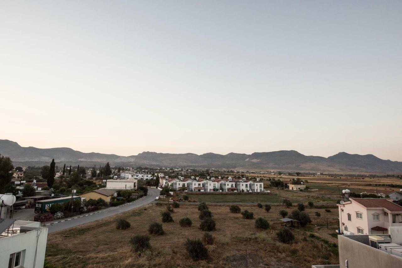 Deniz Airport Suites Nicosia Eksteriør billede