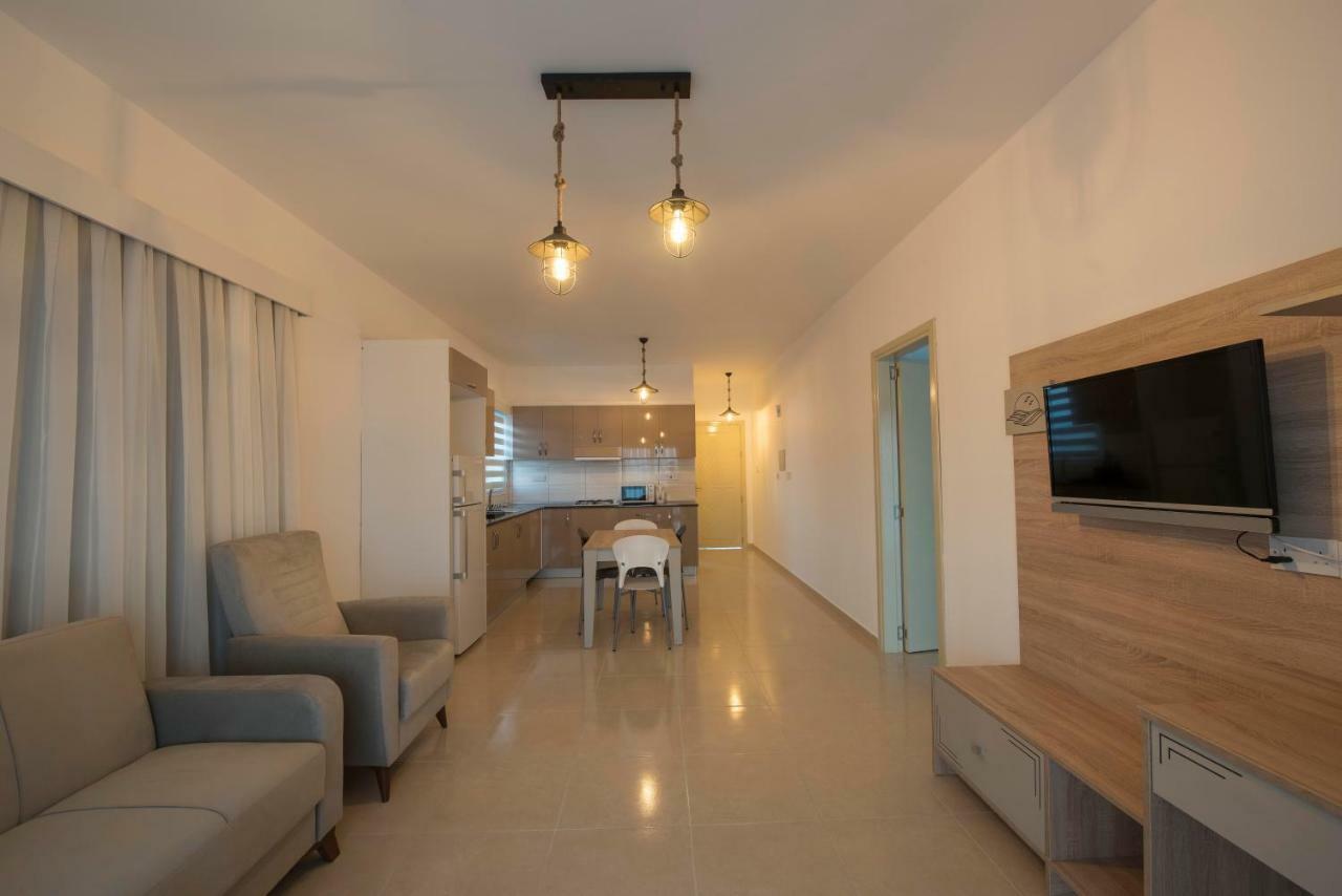 Deniz Airport Suites Nicosia Eksteriør billede