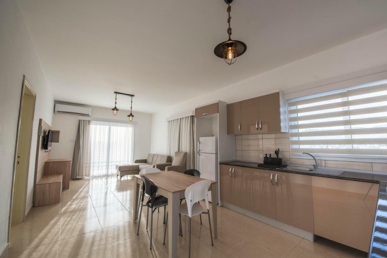 Deniz Airport Suites Nicosia Eksteriør billede