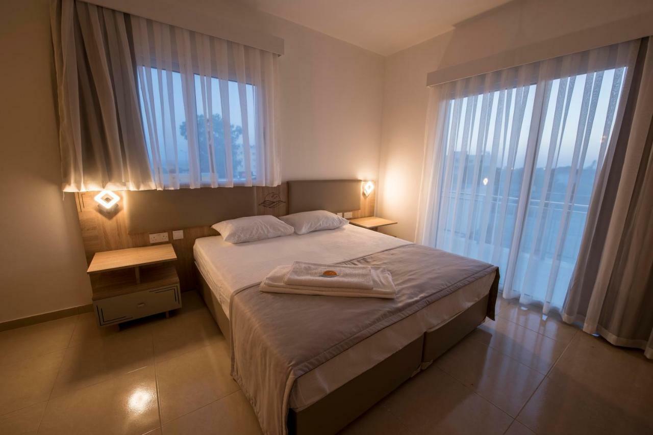 Deniz Airport Suites Nicosia Eksteriør billede